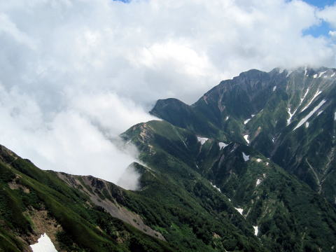 唐松岳から五竜岳をみます